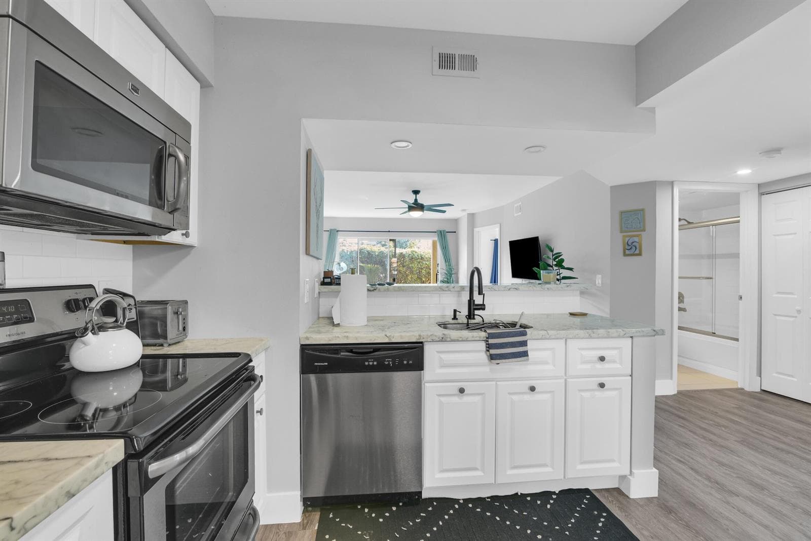 1030 Lake Shore Drive 103 photo 7