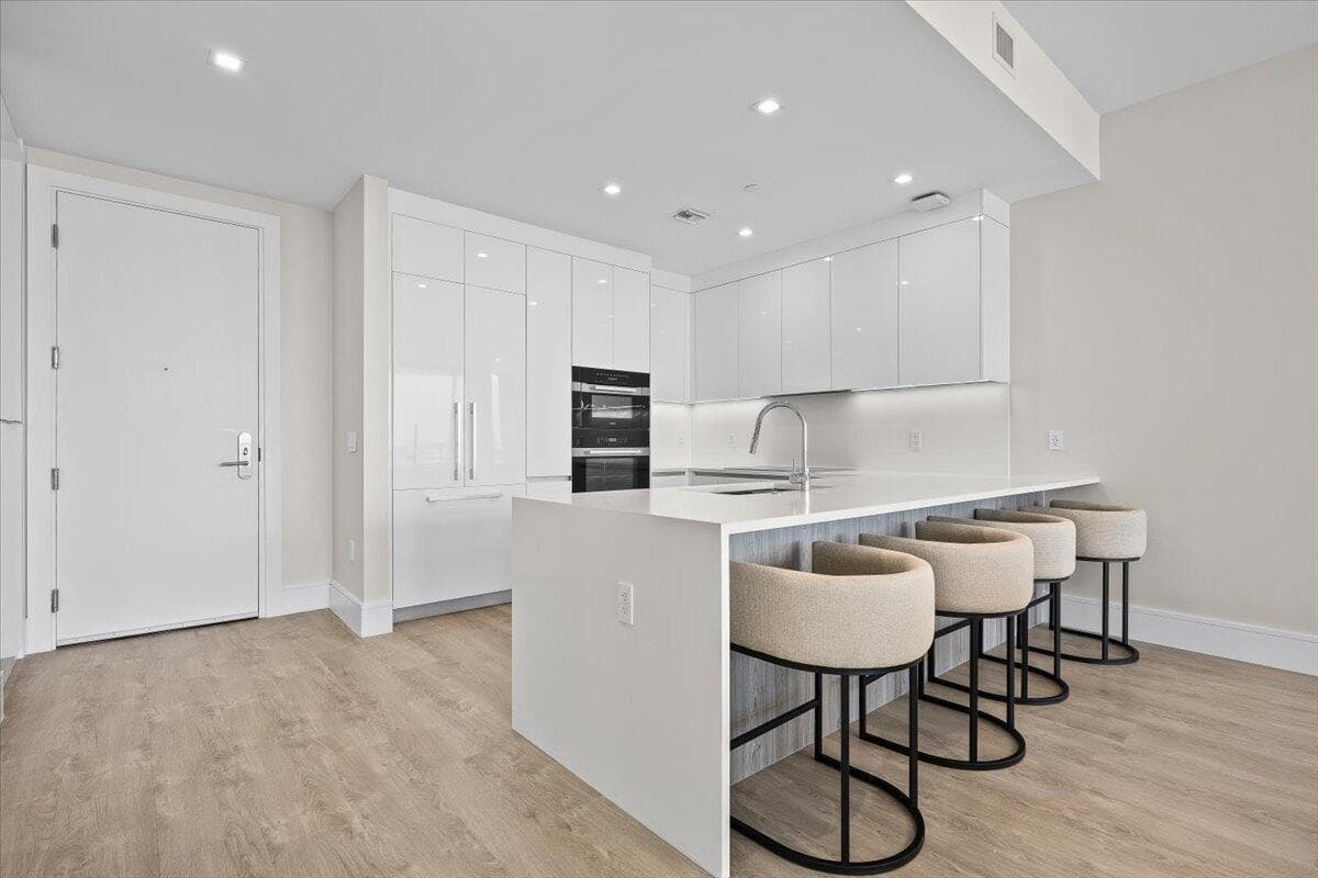 220 Lake Shore Drive 917 photo 7