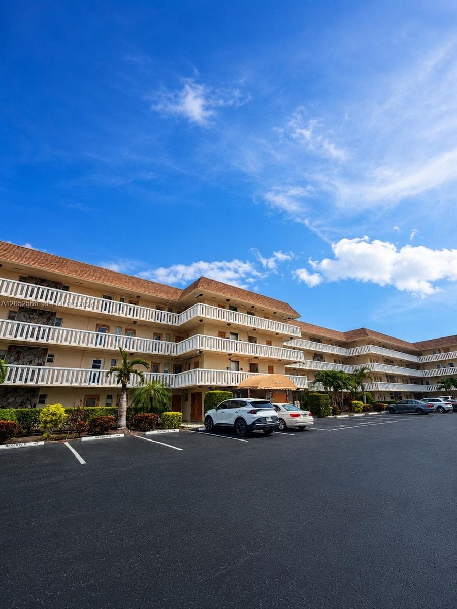 1889 S Ocean Dr 406 photo 1