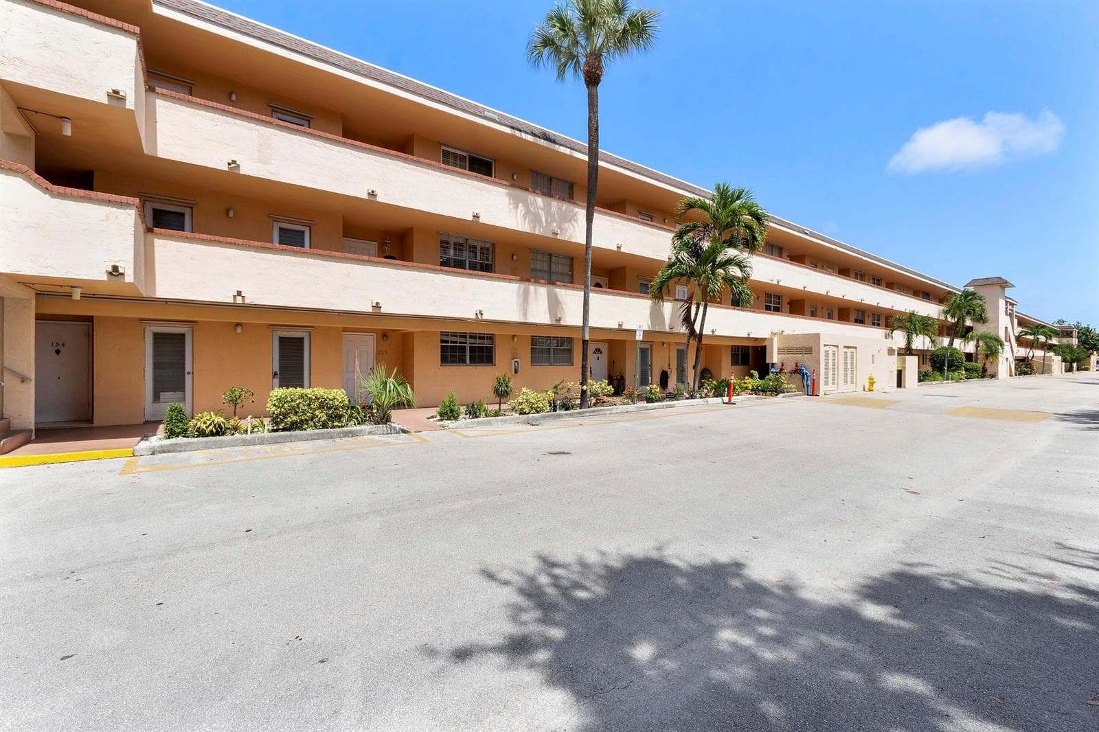 4500 N FEDERAL Highway 253F photo 2