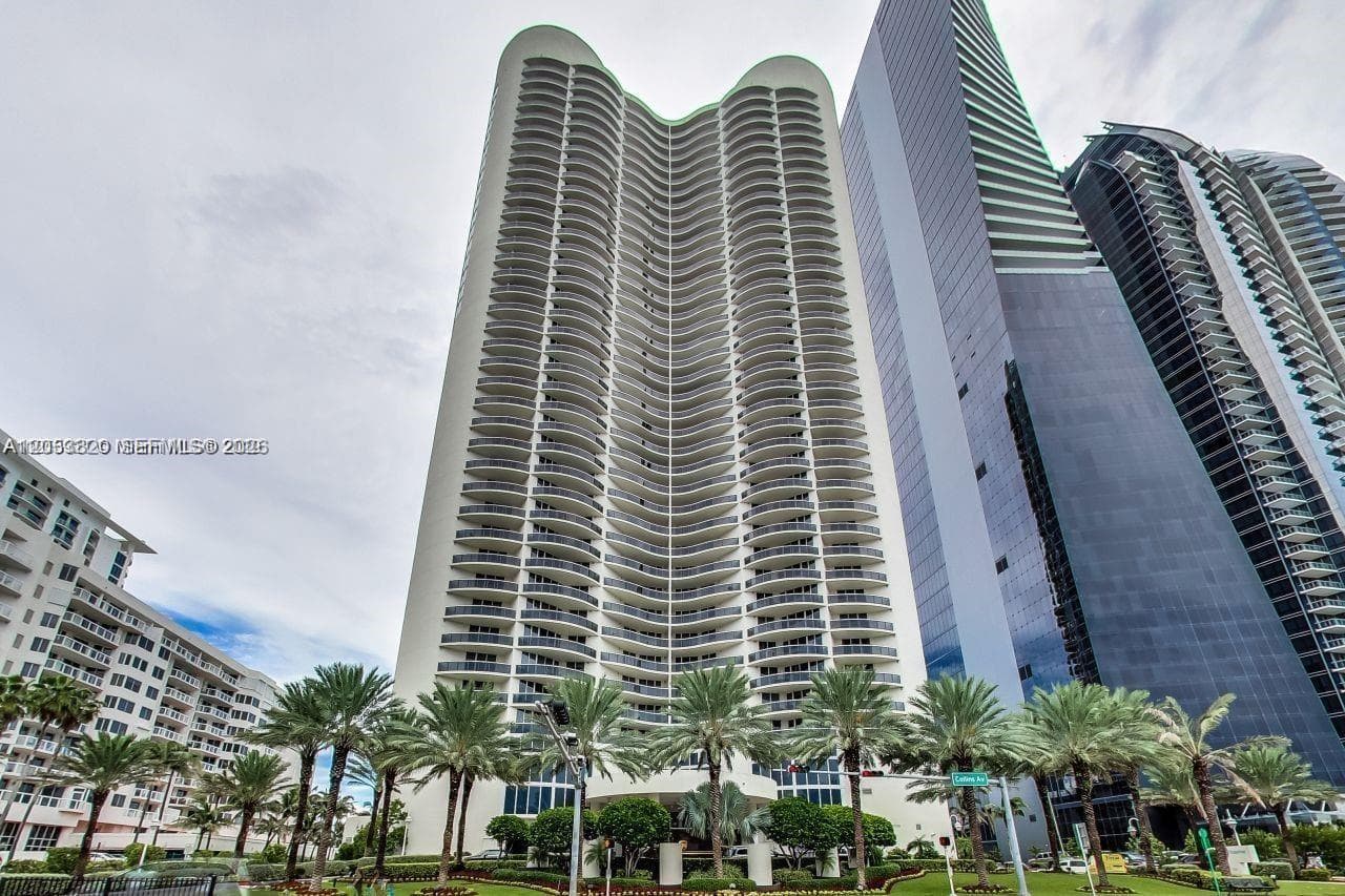 17201 Collins Ave 2502 photo 24