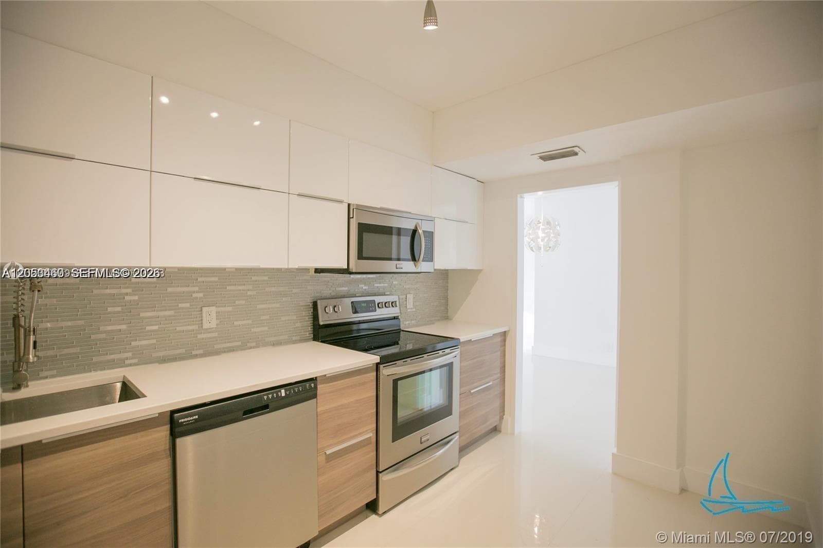 9381 E Bay Harbor Dr 302S photo 10