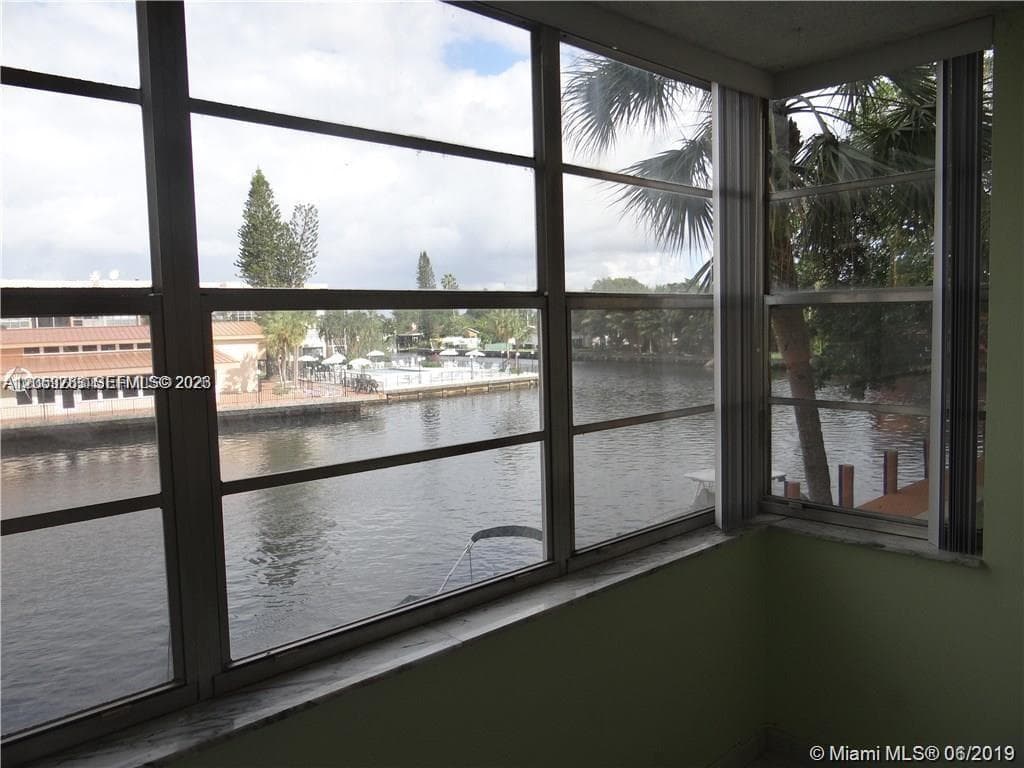 2741 Taft St 206 photo 20
