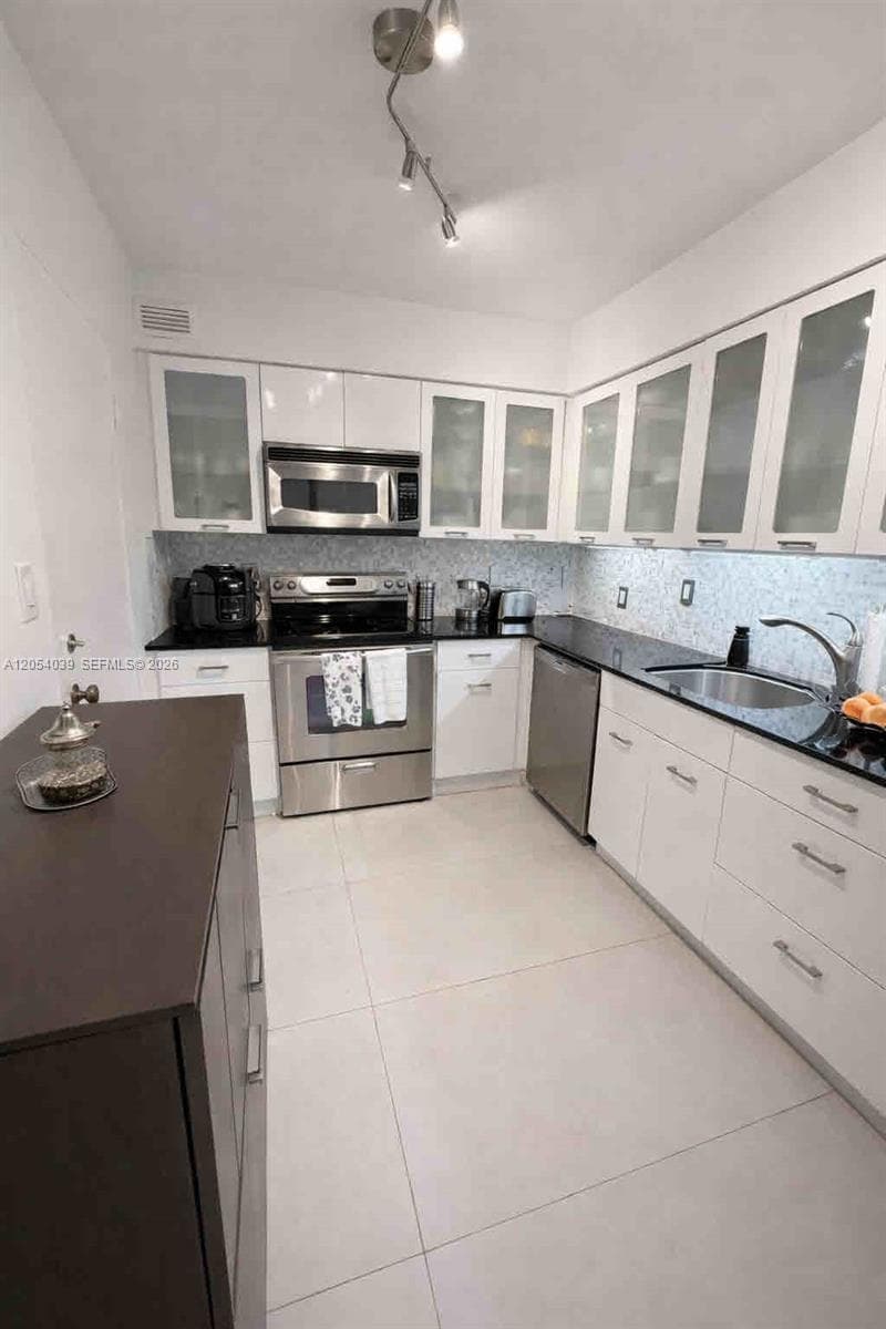 9225 Collins Ave 505 photo 16