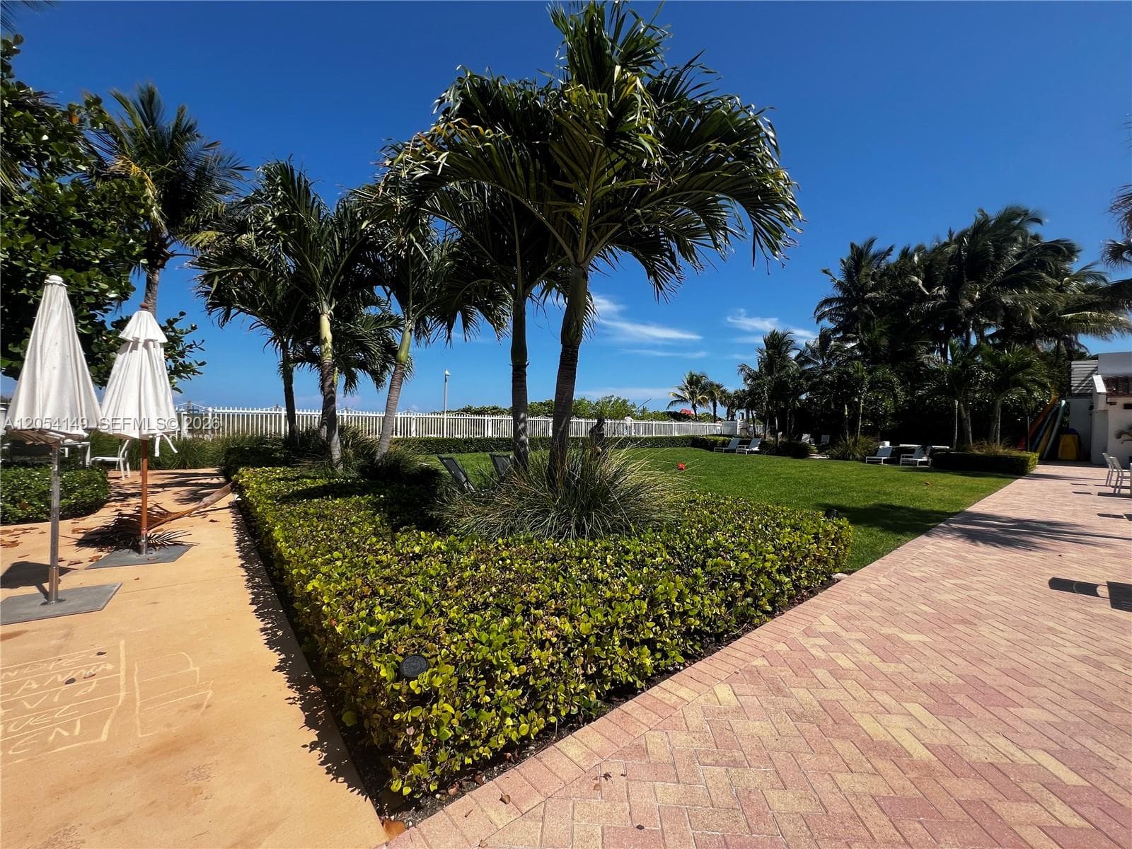 2457 Collins Ave 402 photo 23