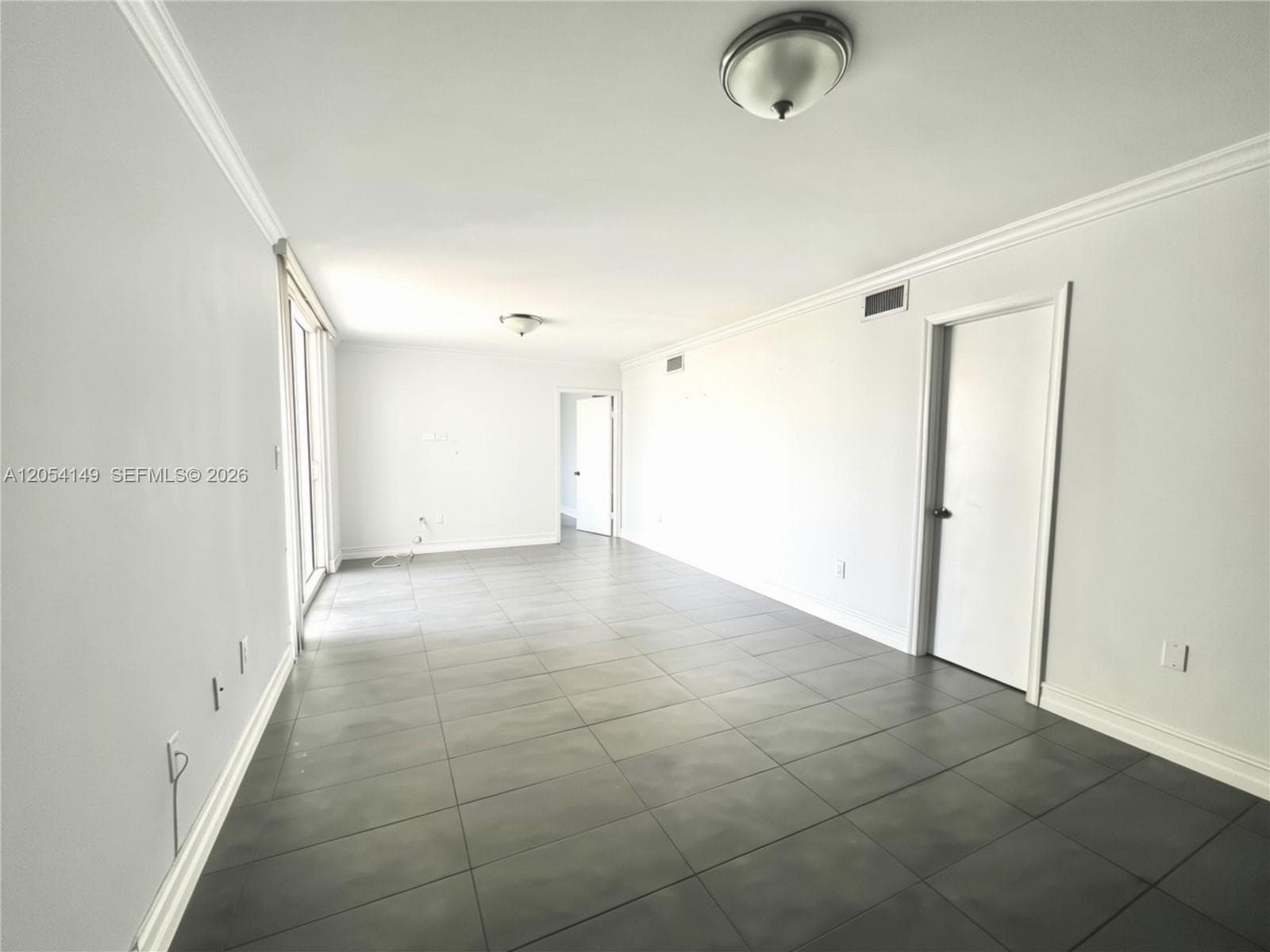 2457 Collins Ave 402 photo 7
