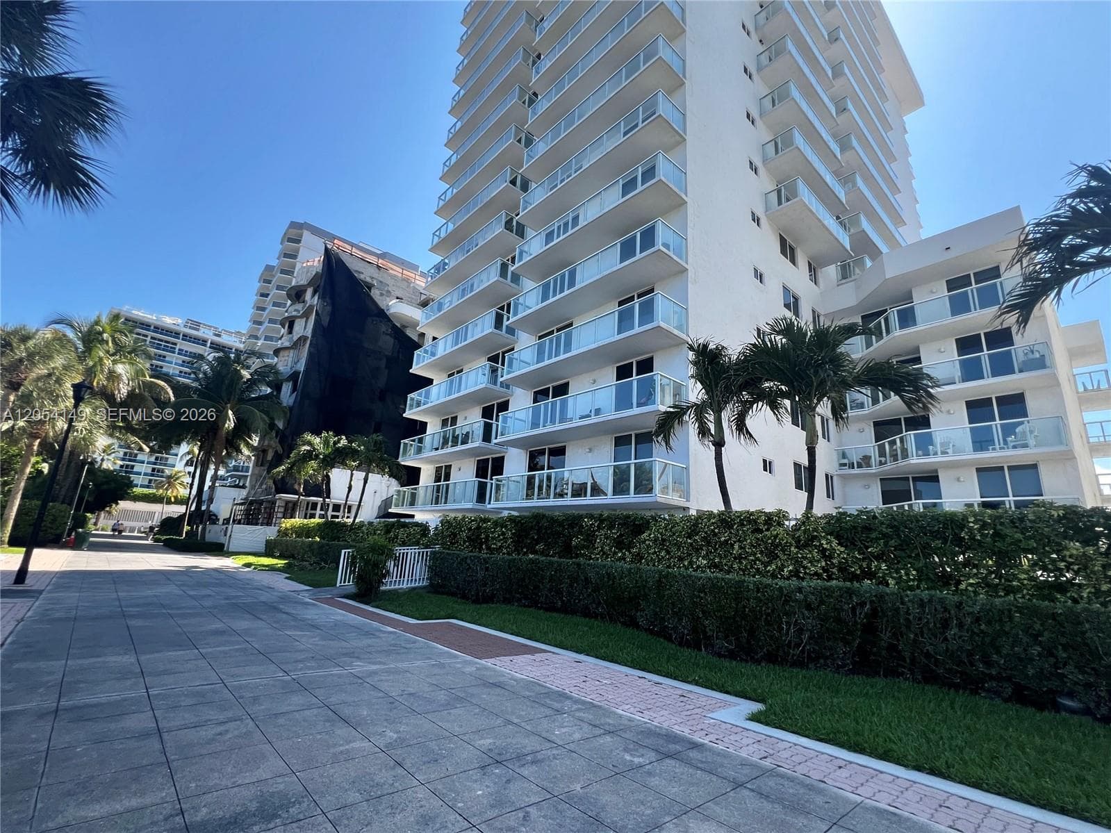 2457 Collins Ave 402 photo 3