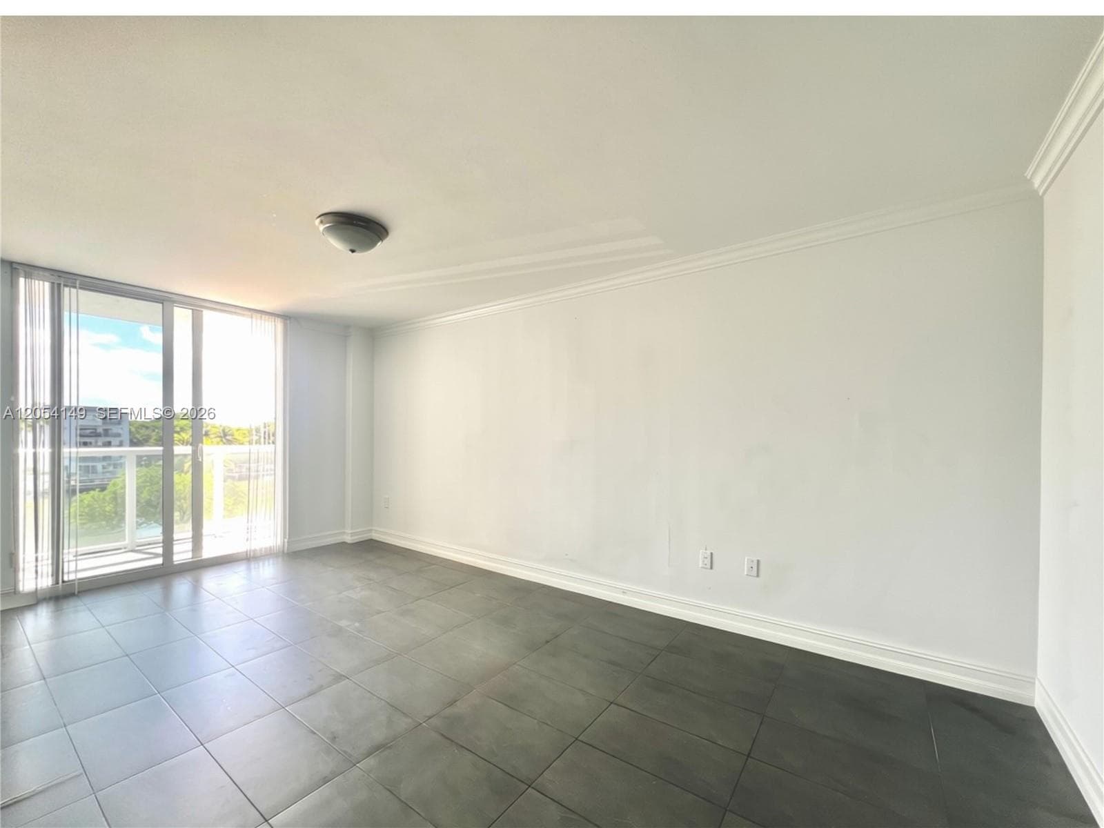 2457 Collins Ave 402 photo 9