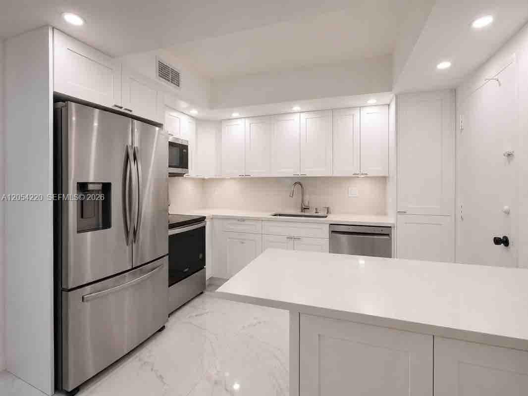 500 Bayview Dr 232 photo 3