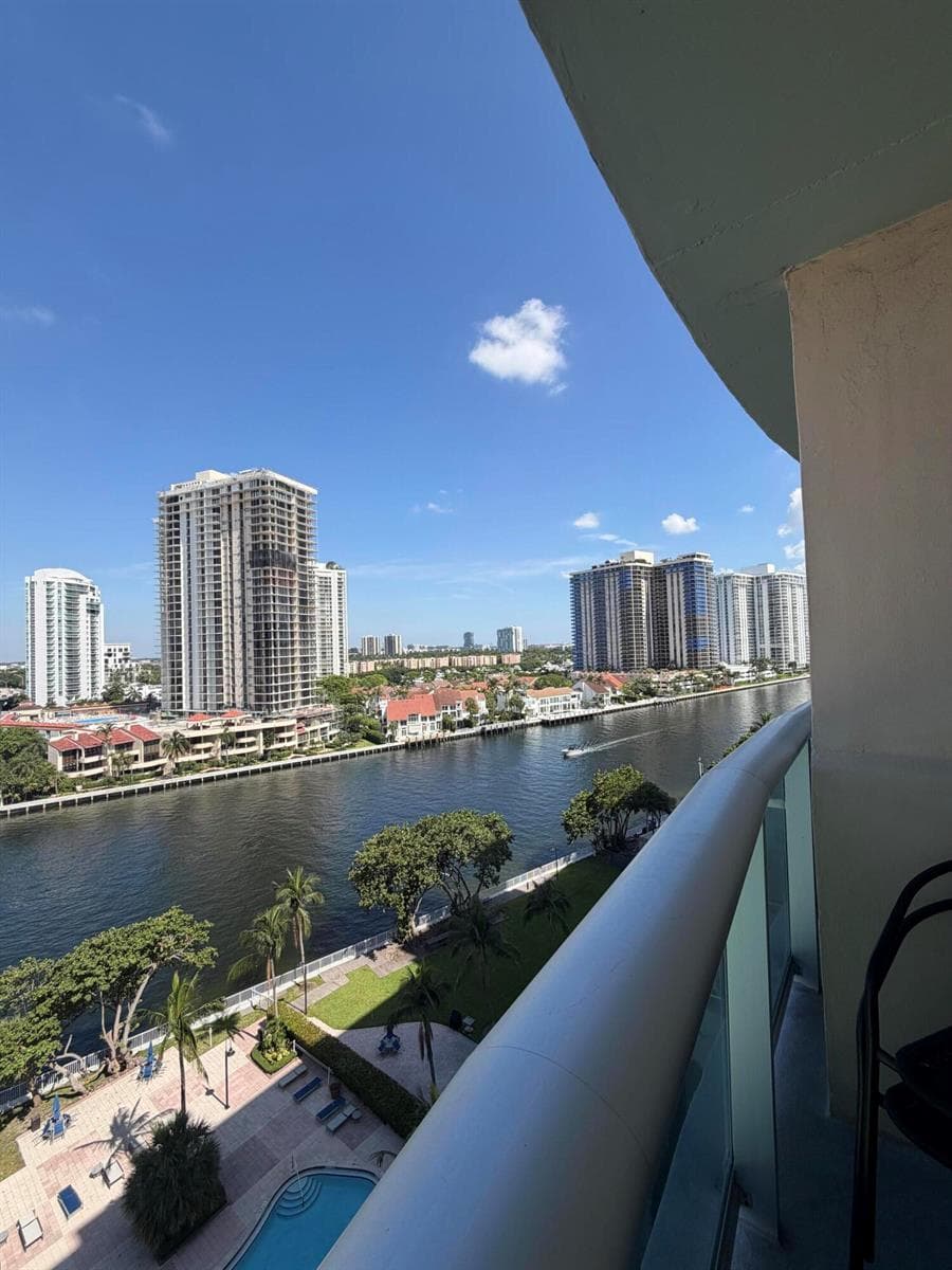 19390 Collins Avenue 1103 photo 10