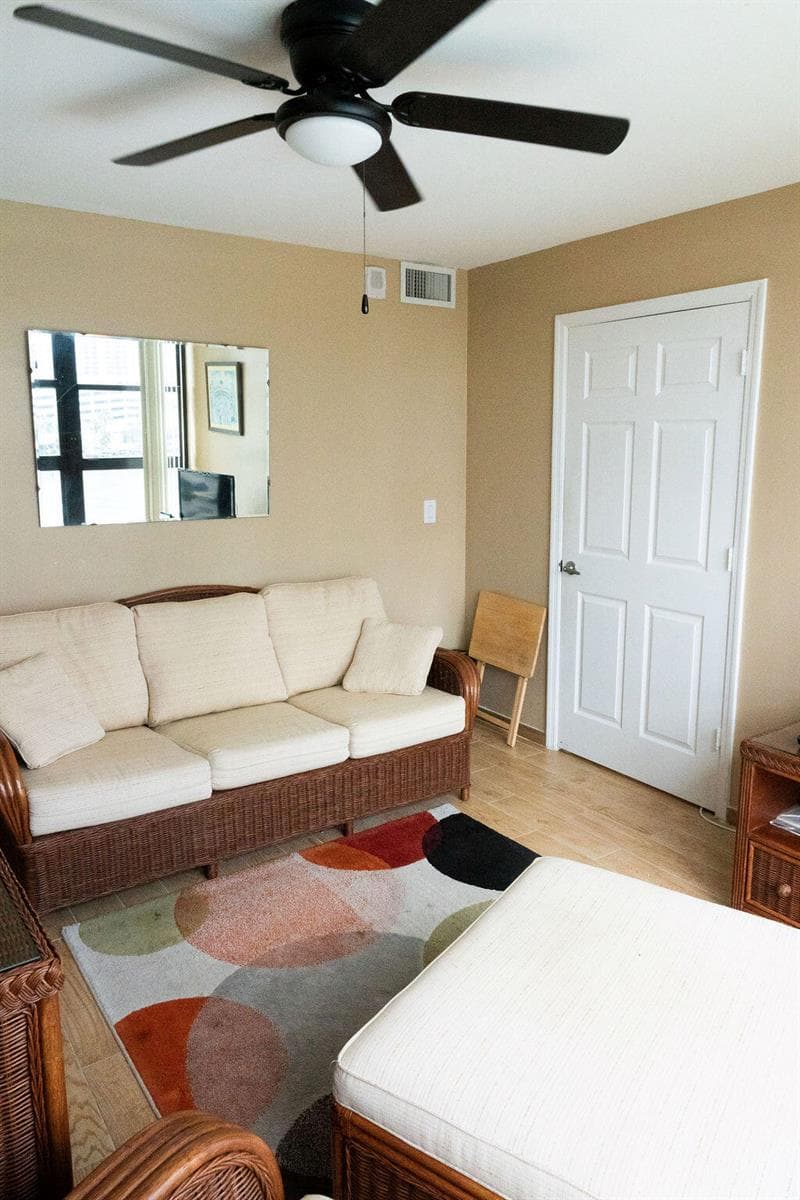 200 LESLIE Drive 819 photo 17
