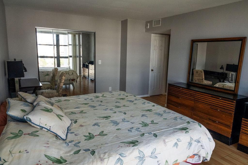200 LESLIE Drive 819 photo 24