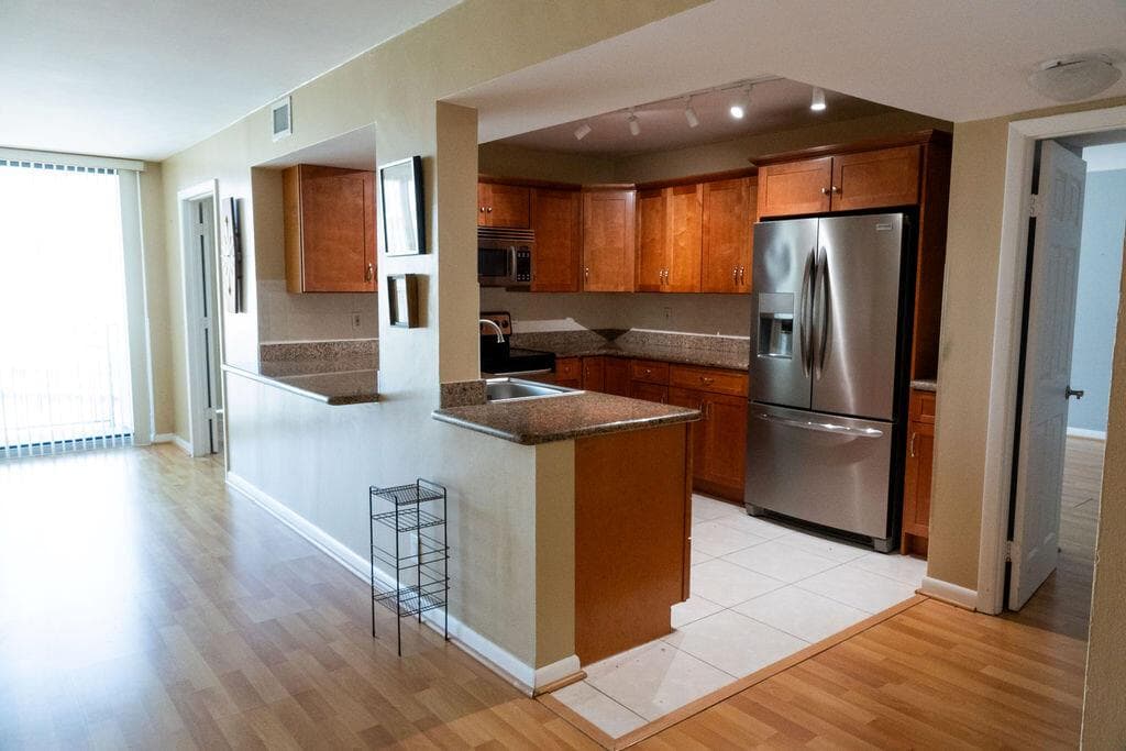 200 LESLIE Drive 819 photo 14