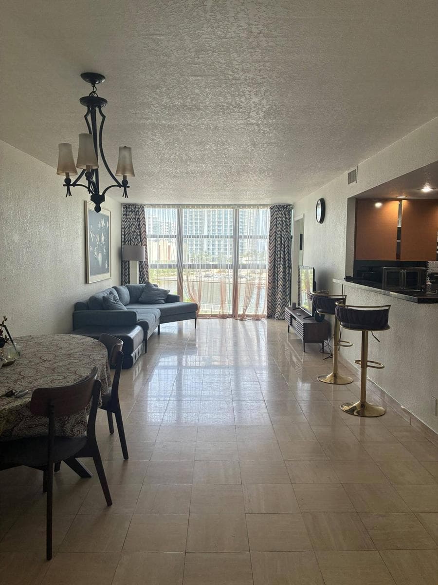 400 LESLIE Drive 502 photo 14