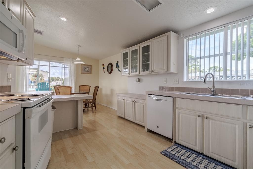 126 CHARLES STREET photo 24