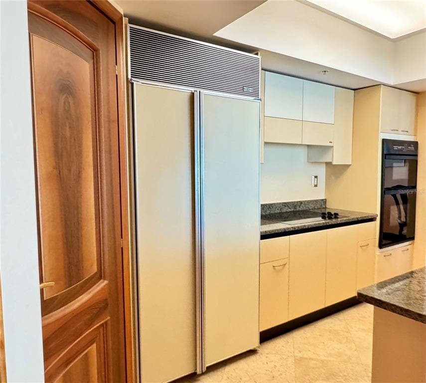 1500 OCEAN DRIVE 905 photo 9