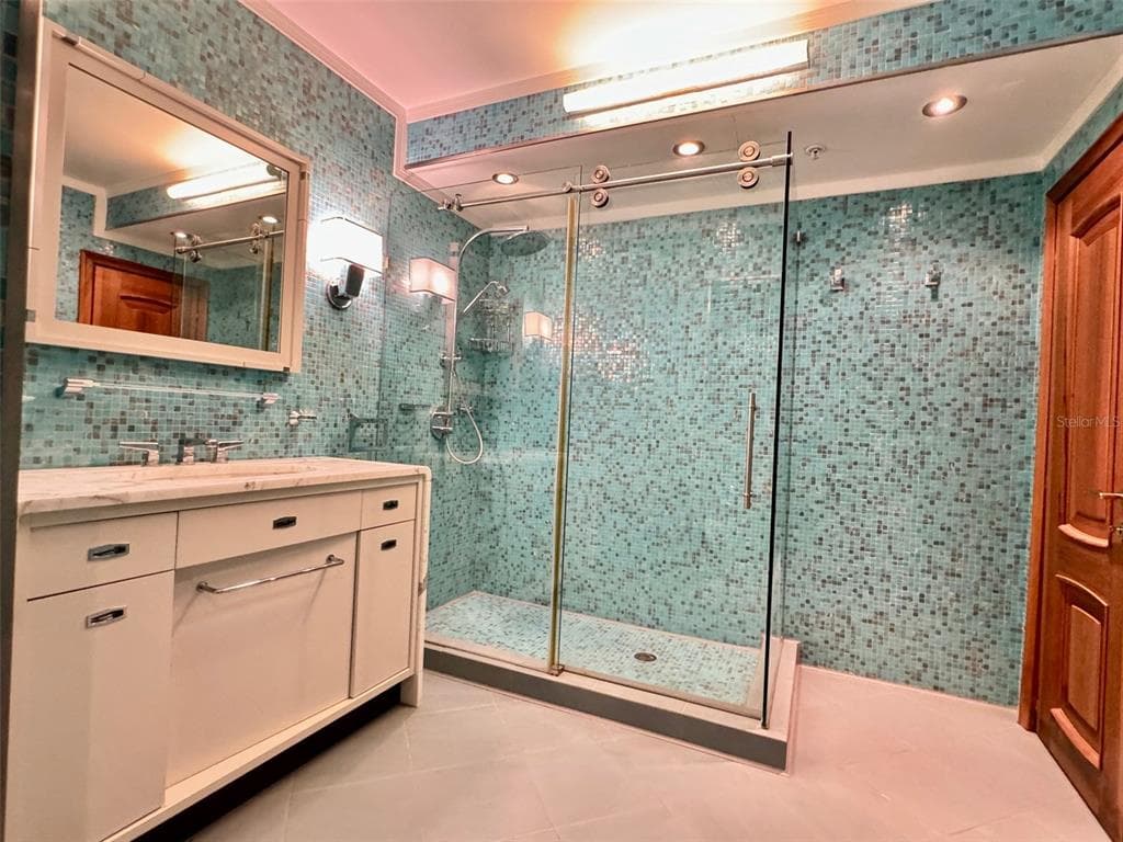 1500 OCEAN DRIVE 905 photo 15