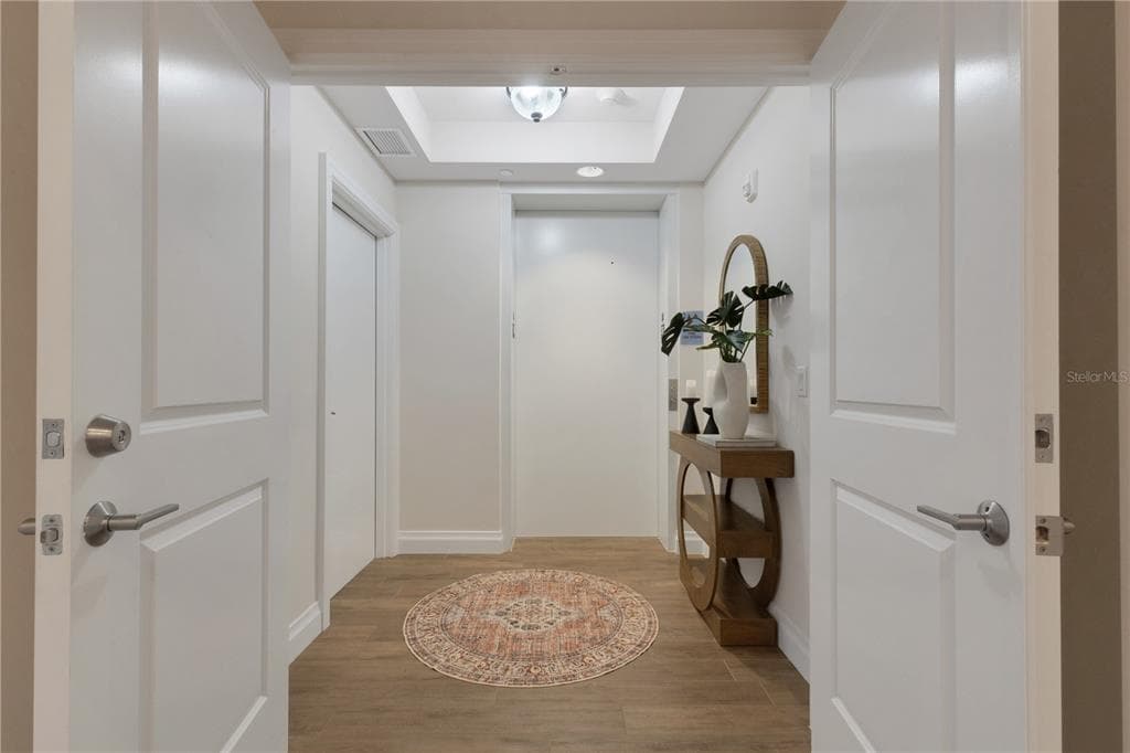 795 COLLANY ROAD 304 photo 8