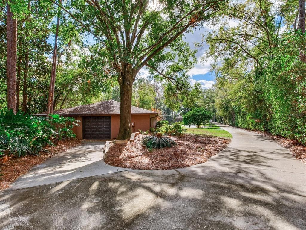 18120 WAYNE ROAD photo 9