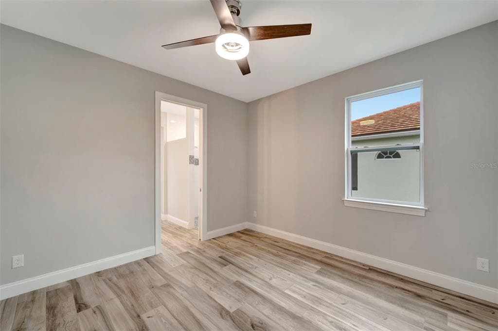 10442 WINNIPEG STREET photo 23