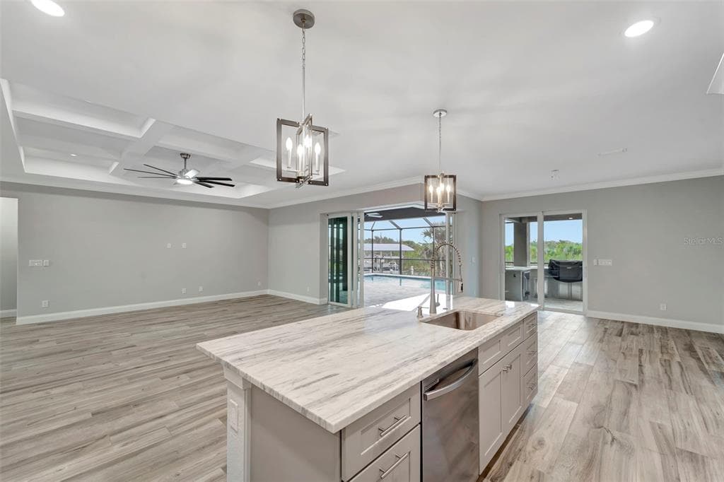 10442 WINNIPEG STREET photo 12