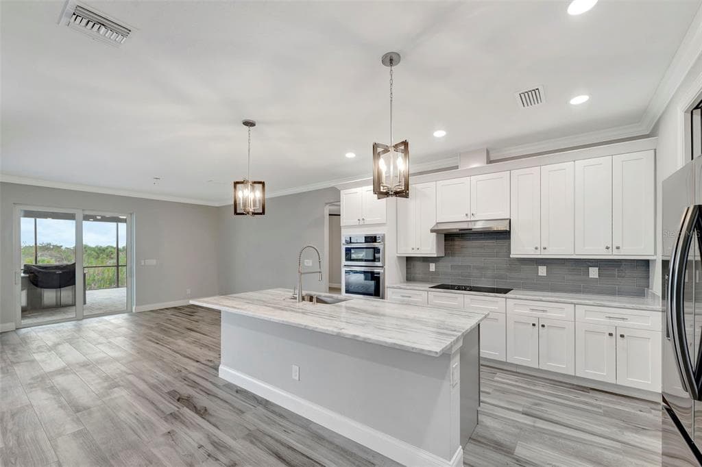 10442 WINNIPEG STREET photo 11