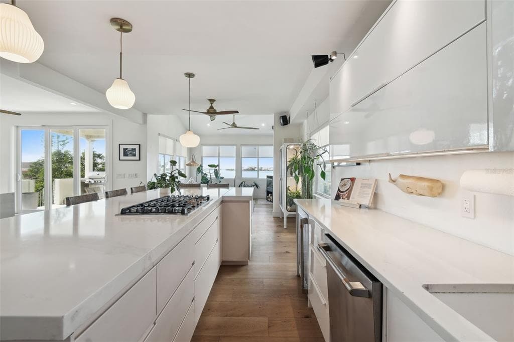 1640 SEA BREEZE DRIVE photo 23