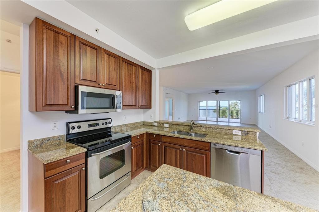 93 VIVANTE BOULEVARD 9336 photo 17