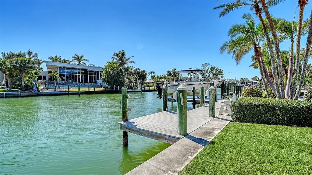 732 SIESTA DRIVE photo 15