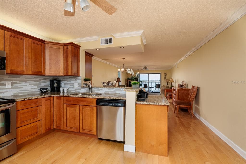 7700 SUN ISLAND DRIVE S 608 photo 23