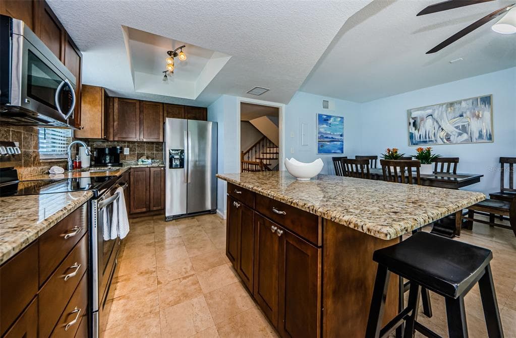 479 E SHORE DR 8 photo 19