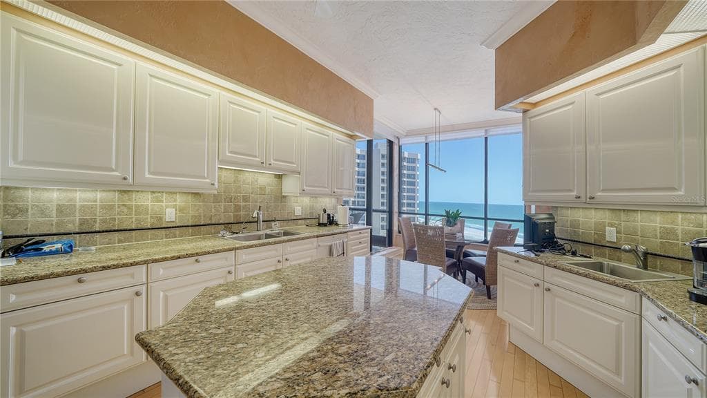 1241 GULF OF MEXICO DRIVE 603 photo 17
