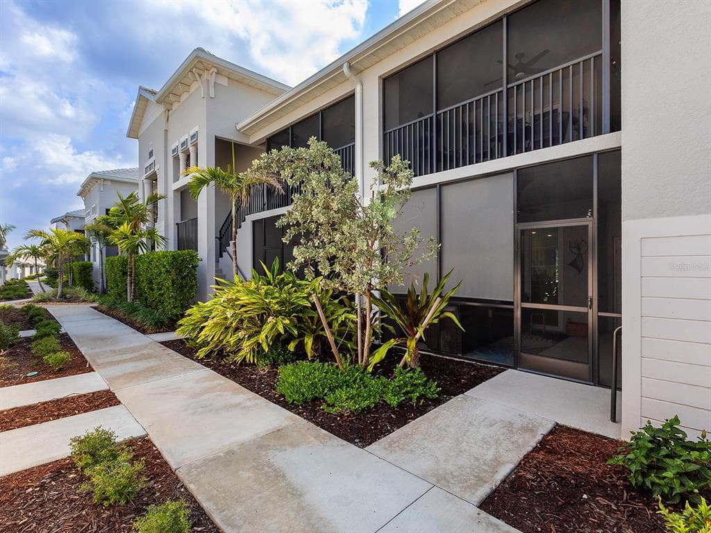 14214 HERITAGE LANDING BOULEVARD 817 photo 6