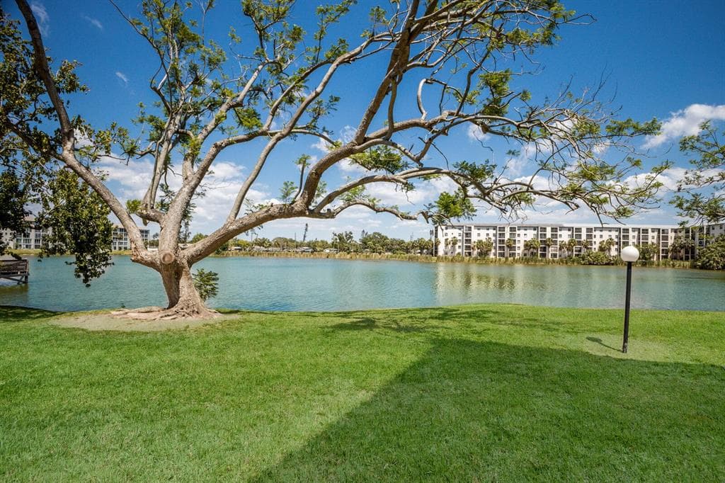 4015 LAKE BAYSHORE DRIVE 108 photo 25