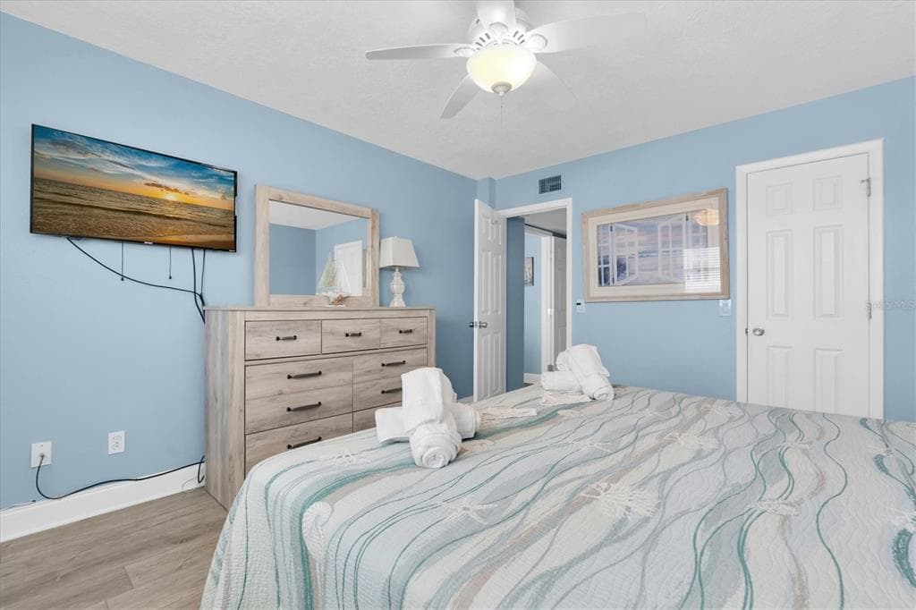 18650 GULF BOULEVARD 203 photo 16