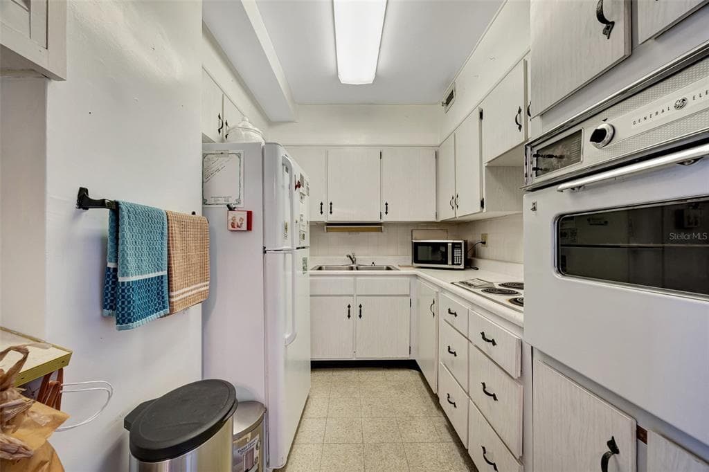 31 ISLAND WAY 1403 photo 23