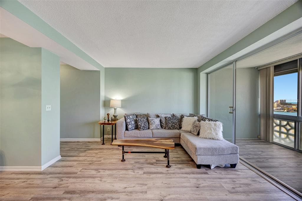 31 ISLAND WAY 1403 photo 18