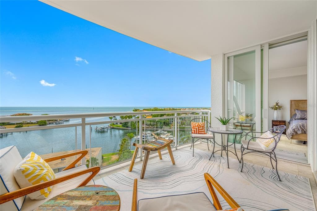 1325 SNELL ISLE BOULEVARD NE 810 photo 3
