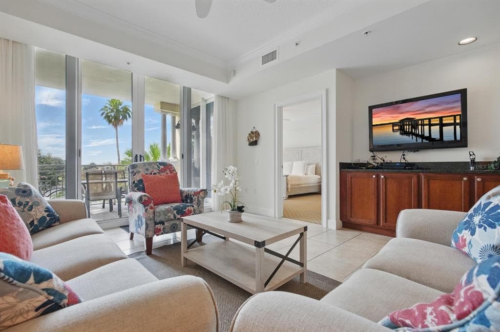 102 YACHT HARBOR DRIVE 263 photo 4