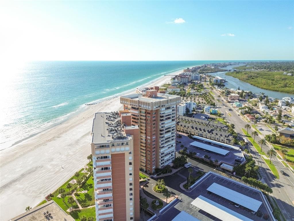 17920 GULF BOULEVARD 208 photo 2