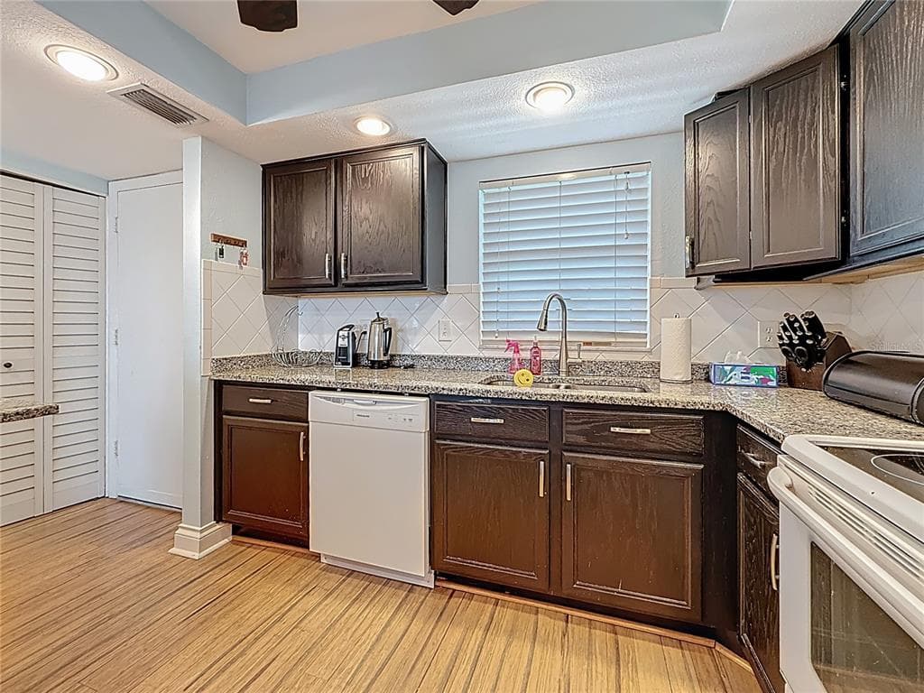 4725 COVE CIRCLE 908 photo 15