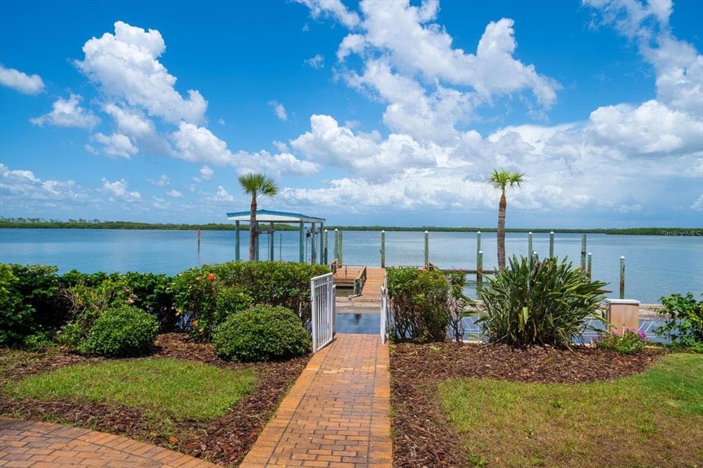 1114 MANDALAY POINT photo 6