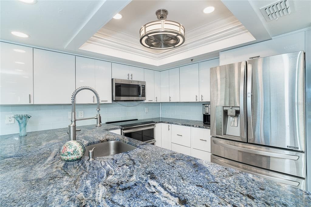7500 PALM ISLAND DRIVE S 2111 photo 12
