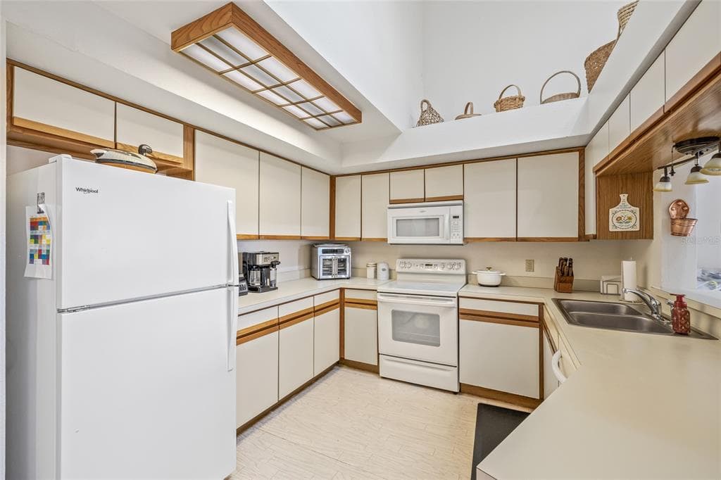 699 MALTA COURT NE photo 24