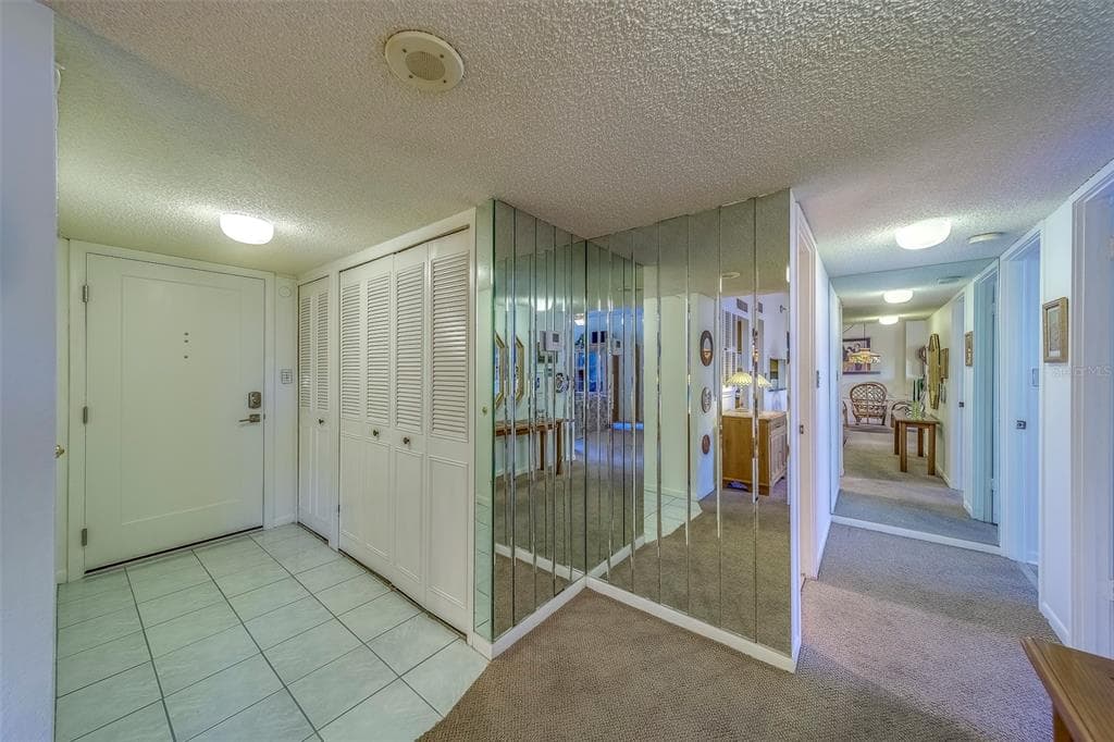 400 ISLAND WAY 104 photo 3