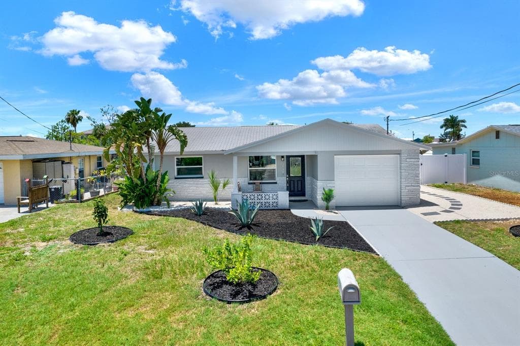 13739 LAVENDER AVENUE photo 1