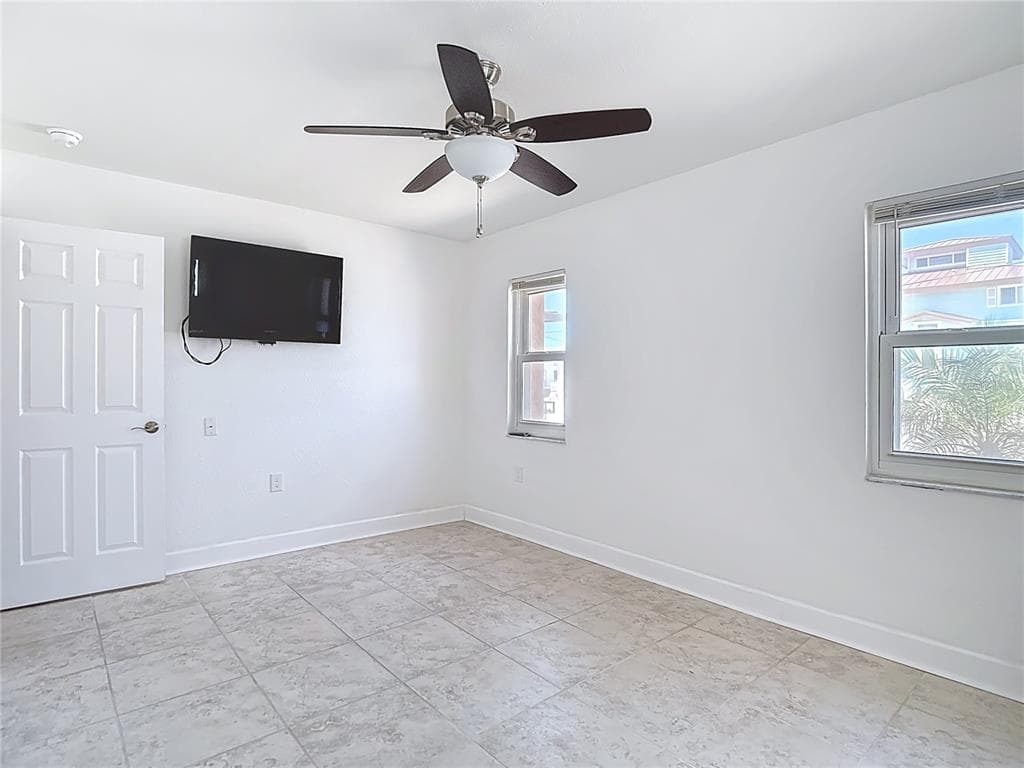 13816 VICTOR AVENUE photo 18