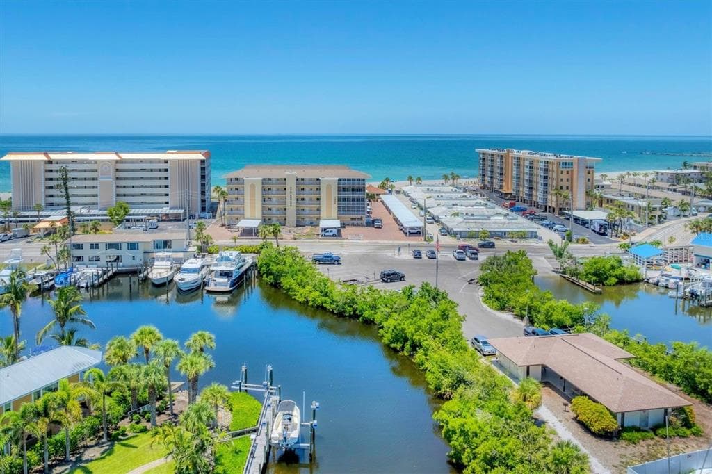1200 TARPON CENTER DRIVE 306 photo 2