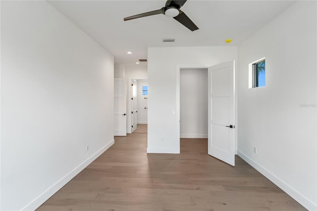 569 BAYVIEW DRIVE photo 23