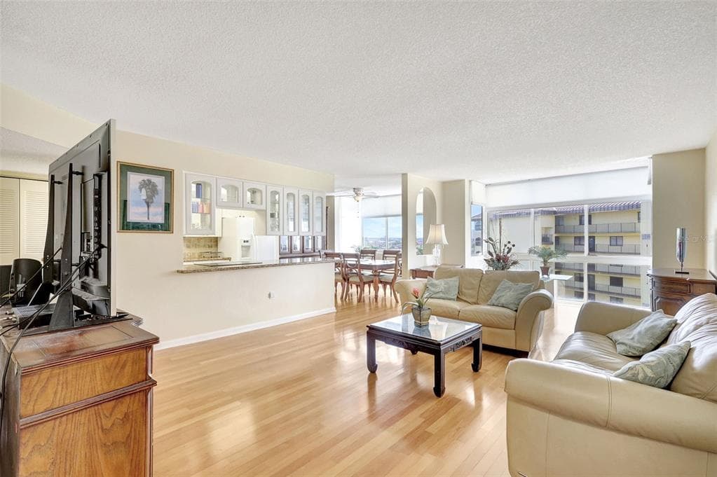 660 ISLAND WAY 708 photo 6